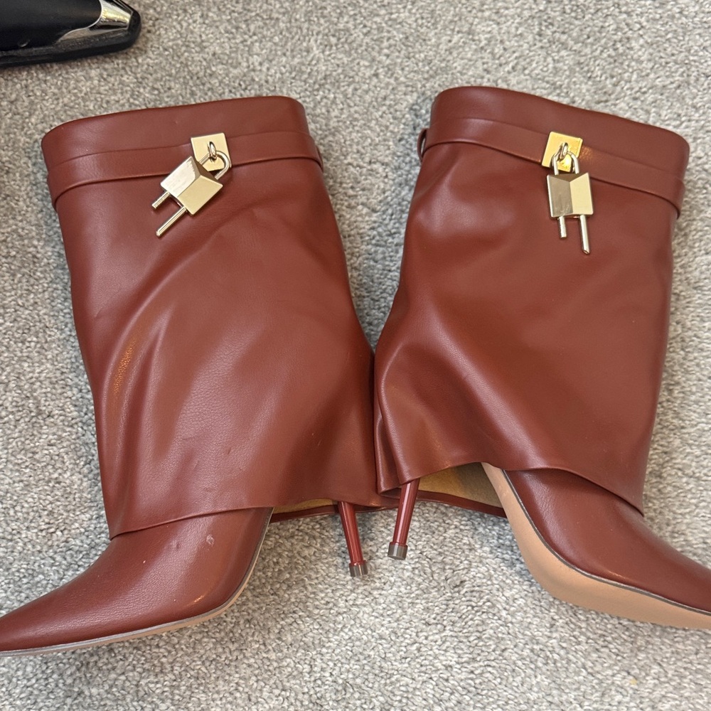 Elegant Brown Leather Women's Boots